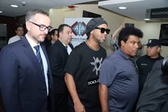 Inminente liberación de Ronaldinho tras acuerdo con fiscales