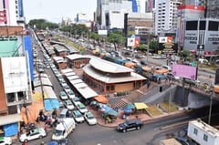 Brasil extiende cierre y complica a ciudades fronterizas