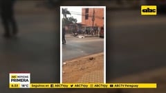 Motociclista sin casco muere tras chocar contra camión
