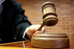 Suspensión de audiencia “perjudica” a médico de avanzada edad, lamenta abogado