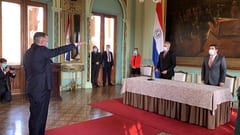 Jura nuevo ministro y dice estar preocupado por importación de alimentos