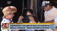Madre de Edelio se encadena a cruz y exige igualdad en búsqueda