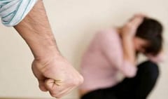 Víctima de 30 puñaladas sigue en estado crítico, familia espera milagro