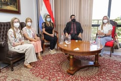 Hijas de Denis insisten con pedir ayuda en reunión con legisladores
