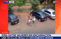 Mujeres pelean con cuchillos y una de ellas resulta herida