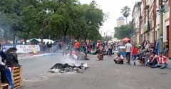 Durante lectura de libelo acusatorio, manifestantes llegan al Congreso