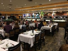 Sector gastronómico cierra locales y suspende a empleados