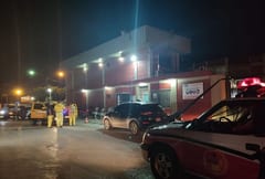 Bomberos extraen a dos funcionarios de tanque del Frigorífico Guaraní