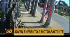 Mujer se enfrenta a motoasaltante y logra recuperar sus pertenencias
