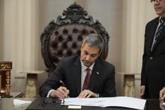 Ejecutivo corrige el aumento del salario mínimo tras error