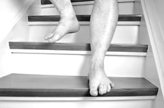 Hombre cae de una escalera y muere tras golpe en la cabeza