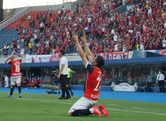 Cerro Porteño supera a Olimpia y se mantiene en la pelea