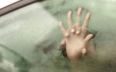 Multan a pareja que mantuvo relaciones sexuales en vehículo