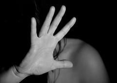 Especialista detalla señales de alerta para evitar ser víctima de violencia