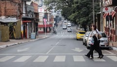 Analizan plantear confinamiento de no vacunados ante aumento de casos