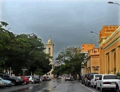 Pronostican jornada lluviosa y cálida