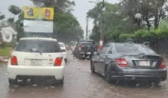 Mujer es empujada al raudal y arrastrada hasta el arroyo San Lorenzo