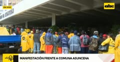 Funcionarios municipales se manifiestan pidiendo aumento