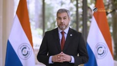 La desinformación desestabiliza la democracia, afirma Mario Abdo