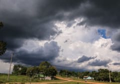 Anuncian domingo con precipitaciones y tormentas