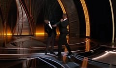 Will Smith sopapea a presentador, gana el Oscar y luego pide disculpas