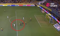 Blooper de Servio termina en gol 