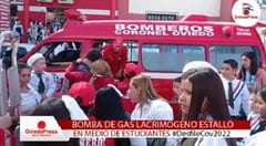 Bomba de gas lacrimógeno estalla en pleno desfile estudiantil