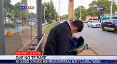 Hombre sufre robo al quedarse dormido en parada de buses