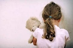 Madre denuncia inacción de la justicia en abuso de su hija por parte del padre