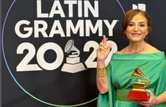 “Me siento honrada y feliz”, dice Berta Rojas tras ser reconocida por obispo en Caacupé