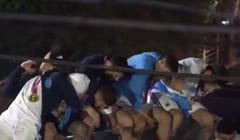 Messi y otros sufren “accidente” con cable en pleno festejo 