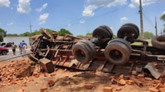 Conductor muere en vuelco de camión en zona de Pedrozo