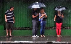 Anuncian chaparrones en este miércoles caluroso