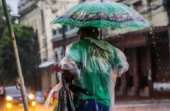 Anuncian domingo fresco con lluvias y tormentas