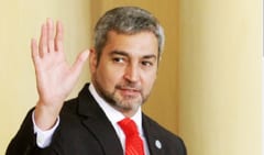 Abdo Benítez oficializa el Equipo de Transición