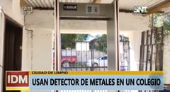 Aplican detector de metales en colegio y hallan cuchillos y cortaplumas