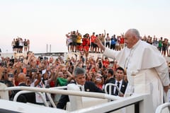 Francisco insta a jóvenes a cambiar el mundo en JMJ Portugal