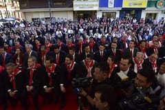 Aniversario de la ANR: Panteón de los Héroes teñido de rojo y copado de funcionarios públicos