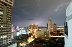 Domingo de lluvias con tormentas y descenso de la temperatura