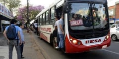 Desafíos de pasajeros: Largas esperas, tardanza de buses y llegadas tardías