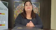 Universitaria rompe barreras y presenta su trabajo final de grado en braille