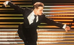 ¡Susto en el escenario! Luis Miguel lesionado en show
