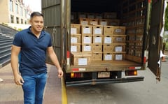 Intendente Prieto inunda Senado con 150.000 documentos