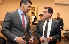 Peña promulga Ley para eliminar 50 aranceles consulares