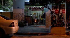 Hombre encuentra a su esposa sin vida tras “robo”