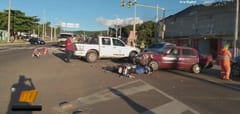 Motociclista muere al chocar con camioneta tras cruzar luz roja