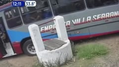 Bus queda sin frenos y choca contra comercio