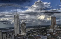Martes caluroso con tormentas dispersas y humedad del 93%