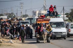 Habitantes de Gaza describen huida de Khan Younis ante ofensiva israelí