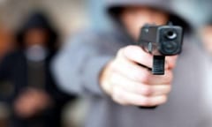Delincuentes se alzan con G. 200 millones en asalto a cambista